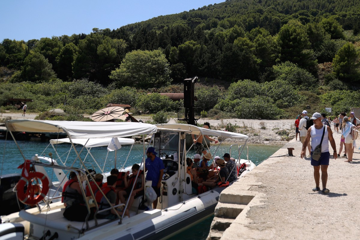 سازان الجزيرة الألبانية المعزولة... إيفانكا ترامب تريد تحويلها منتجعا فخما (صور)